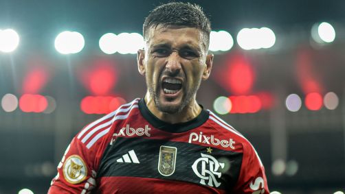 Arrascaeta comemora o gol da vitória do Flamengo sobre o Red Bull Bragantino