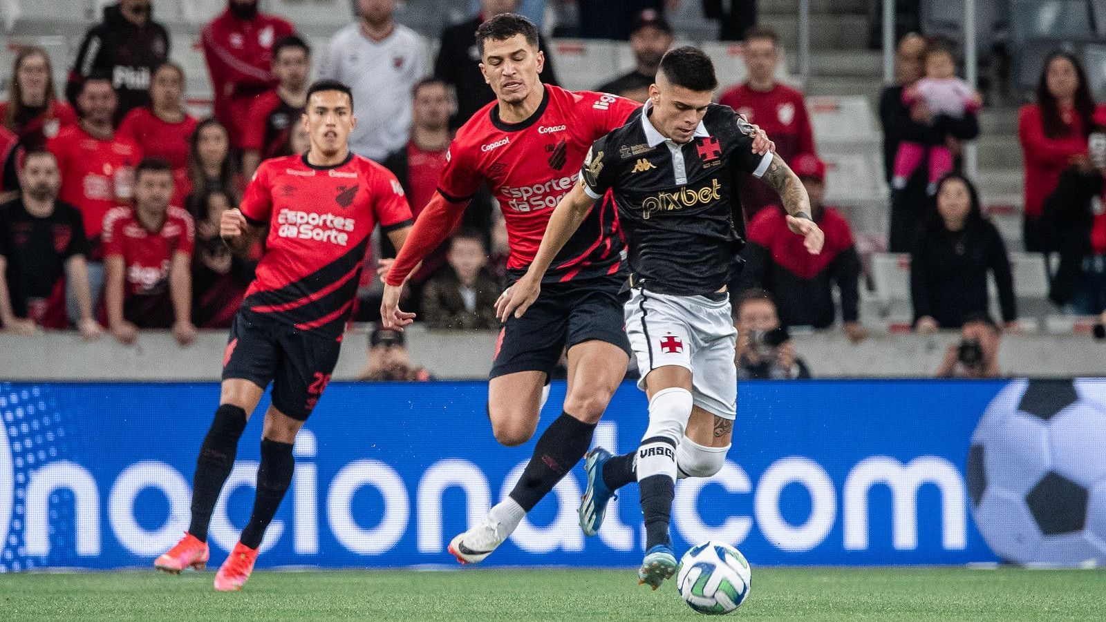 Lance de Athletico-PR 0 x 0 Vasco na Ligga Arena, em Curitiba