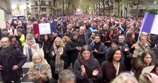 Protesto contra o antissemitismo, na França.