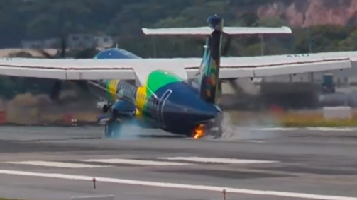 Momento em que o avião bate na pista em Recife
