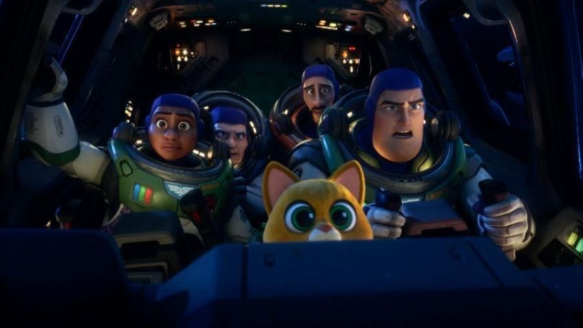 Buzz e sua tripulação no filme "Lightyear" / Divulgação/Disney/Pixar
