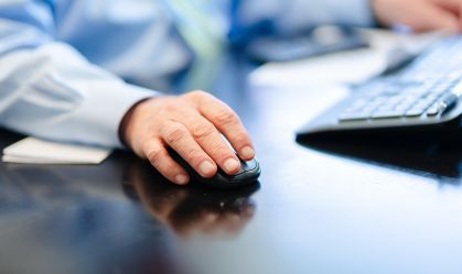 Zero etarismo: empresas investem em programas de diversidade geracional