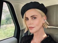 Mudança no visual de Charlize Theron para filme fez sua filha chorar