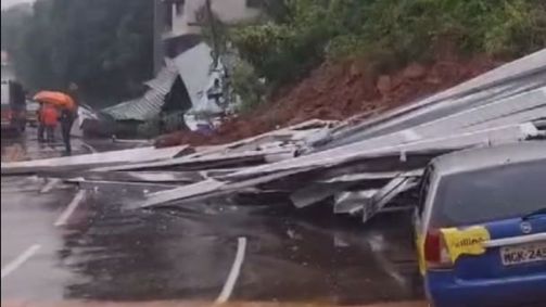 destruições durante temporal em Concórdia (SC)