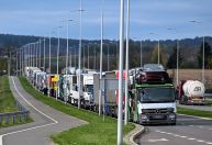 Cerca de 20 mil caminhões estão presos na fronteira entre Polônia e Ucrânia em meio a impasse com UE