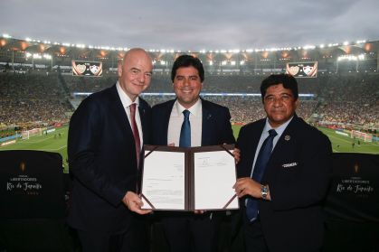 Documentos foram entregues pelo ministro do Esporte, André Fufuca, diretamente aos presidentes da CBF, Ednaldo Rodrigues, e da Fifa, Gianni Infantino