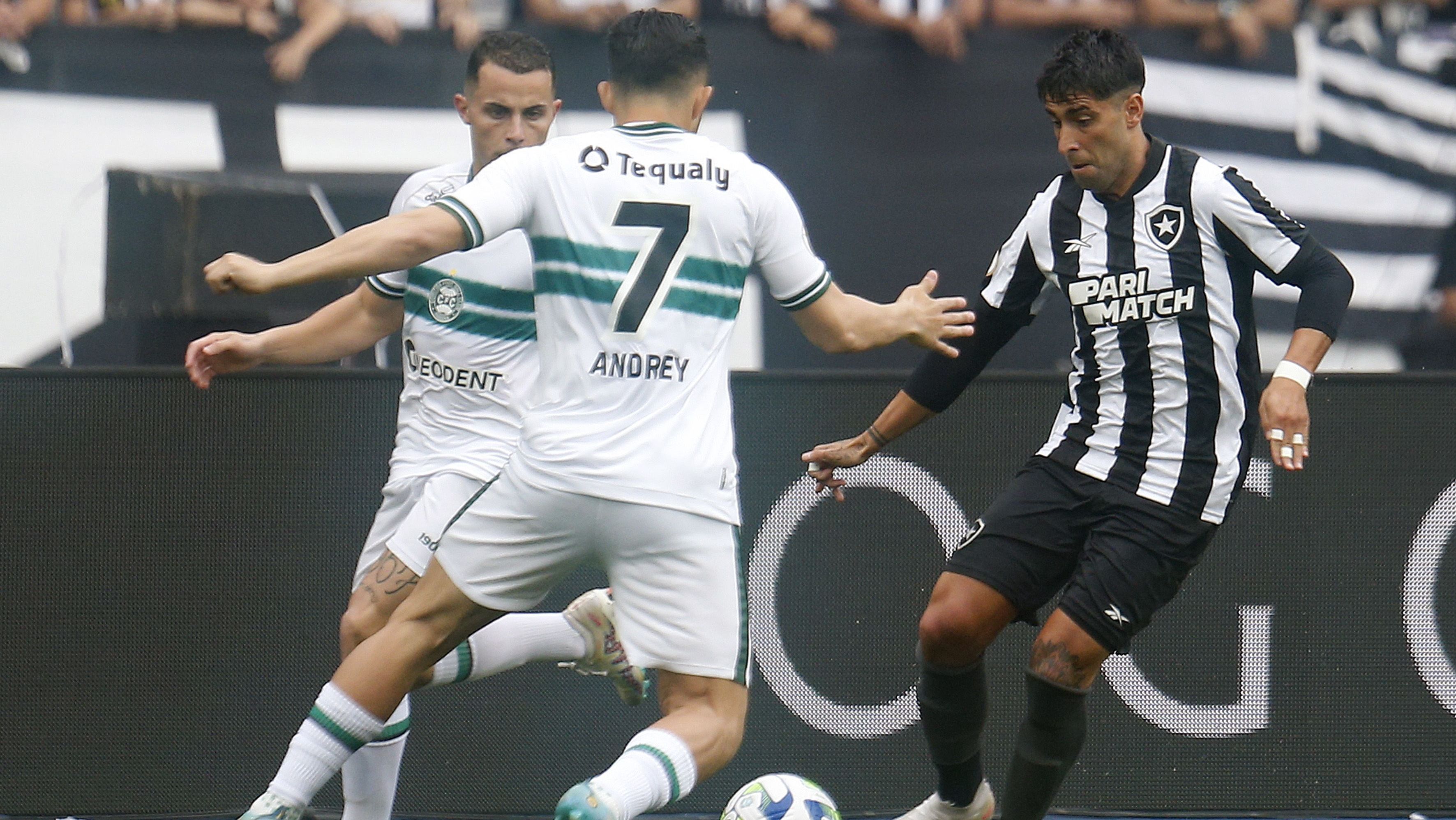 Coritiba e Botafogo em jogo do Brasileirão