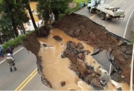 Vídeo: cratera se abre em rodovia de Santa Catarina após cidade ser atingida por tornado