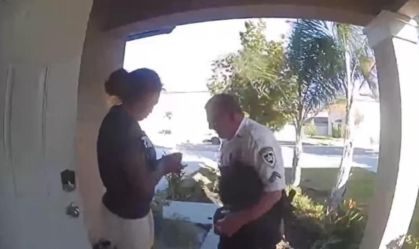 Criança liga para a emergência nos EUA porque queria um abraço; veja o vídeo