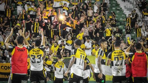 Jogadores e torcida do Criciúma