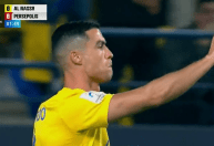 Vídeo: Cristiano Ronaldo sofre pênalti, mas pede para árbitro anular