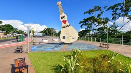 Paisagem de Cuiabá (MT) em um dia de calor