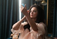 Em “Priscilla” de Sofia Coppola, roupas são uma “armadura e identidade”