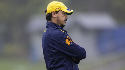 Fernando Diniz em treino da Seleção Brasileira antes do clássico contra a Argentina