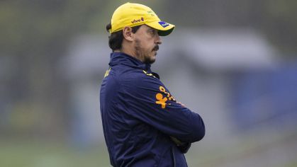Fernando Diniz em treino da Seleção Brasileira antes do clássico contra a Argentina