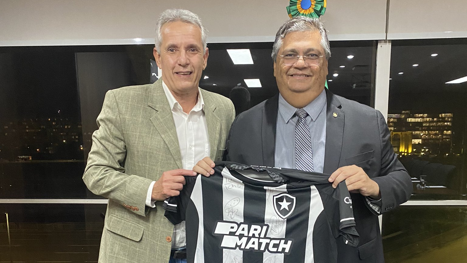 Imagem de destaque do post: “Ser botafoguense é uma emoção única”, diz Flávio Dino após novo empate do Botafogo