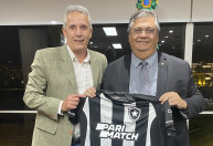 “Ser botafoguense é uma emoção única”, diz Flávio Dino após novo empate do Botafogo