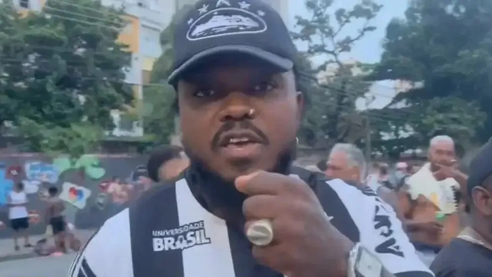 Djonga está no Maracanã para torcer pelo Atlético contra o Flamengo