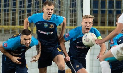 Jogadores do Dnipro-1 na partida contra o FC Oleksandria pelo Campeonato Ucraniano