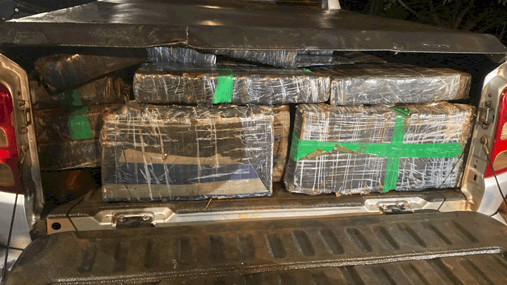 Mais de 700 quilos de maconha foram apreendidos no veículo / Divulgação Polícia Militar de Santa Catarina (PMSC)