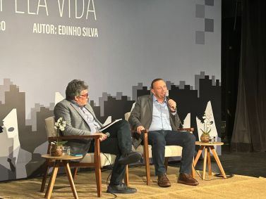 Nesta segunda-feira (13), Edinho Silva (PT) lançou o livro “Uma cidade na luta pela vida. Da pandemia ao 8 de janeiro”