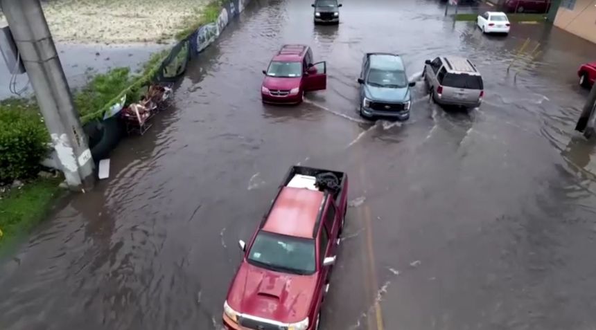 Tempestade deixa sul da Flórida submerso / REUTERS/2023