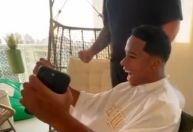 Vídeo: Endrick comemora gol do Bragantino enquanto corta o cabelo