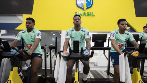 Endrick, Vinicius Jr. e Rodrygo em trabalho generativo na Seleção Brasileira