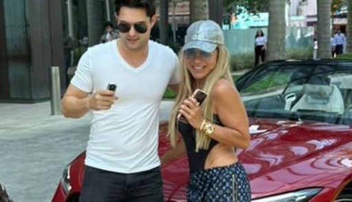 Ex-esposa de hulk com a Mercedes