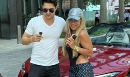 Ex-esposa de hulk com a Mercedes