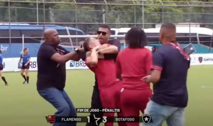 Vídeo: Botafogo x Flamengo termina em pancadaria no feminino