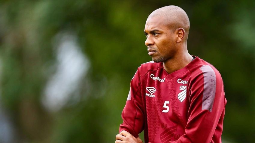 Fernandinho está no Athletico-PR / Reprodução/Instagram