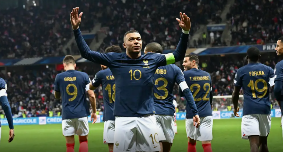 Mbappé marcou três vezes em goleada histórica