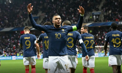 Mbappé marcou três vezes em goleada histórica