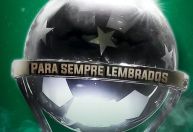 Chapecoense recebe homenagens por 7 anos do acidente que matou elenco