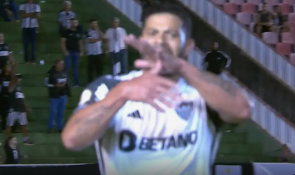 Hulk fez sinal de roubo para o árbitro Rodrigo José Pereira de Lima