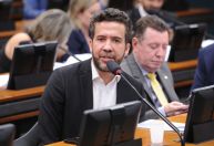 Sessão que absolveu Janones no Conselho de Ética teve ameaça de briga, xingamentos e intervenção da Polícia Legislativa