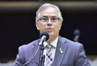 Deputados se unem para derrubar portaria sobre trabalho no comércio aos feriados