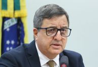 Relator da LDO diz que emenda para comprar passagens com dinheiro público é “justa”