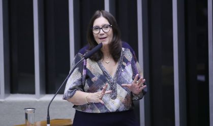 Querem prender Bolsonaro a qualquer custo, diz Bia Kicis à CNN