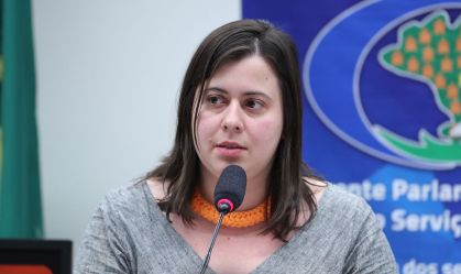 Sâmia Bomfim retorna à Câmara após licença por morte do irmão