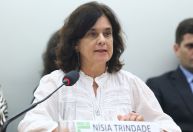 “Ciência aceita controvérsias, mas não tem vários lados”, diz ministra da Saúde após sessão na Câmara