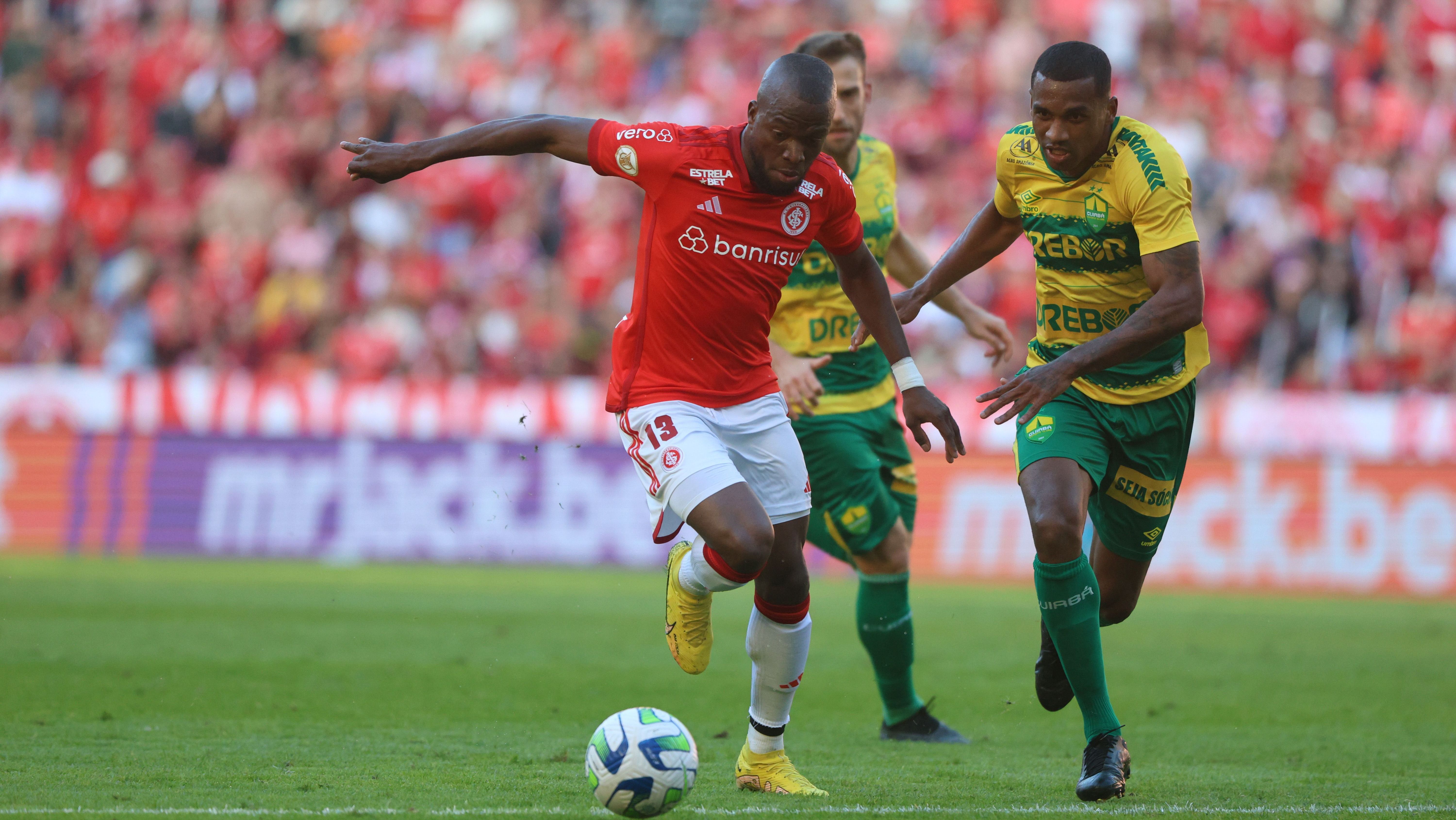 Internacional e Cuiabá em partida do Brasileirão