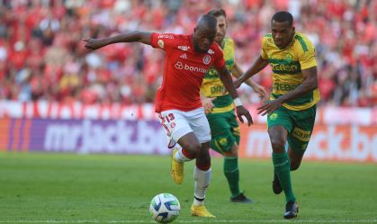 Internacional e Cuiabá em partida do Brasileirão