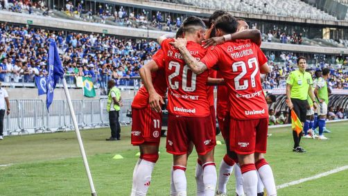 Jogadores do Fluminense comemoram gol contra o Cruzeiro