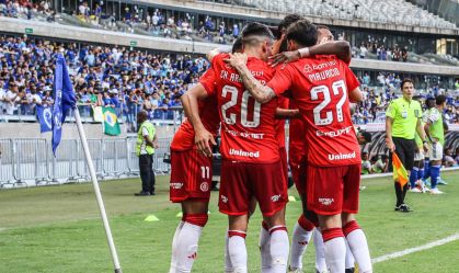 Jogadores do Fluminense comemoram gol contra o Cruzeiro