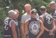 Torcida do Botafogo protesta no CT; Carli e Marçal conversam com os torcedores