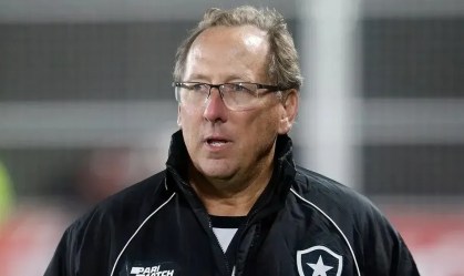 John Textor, dono da SAF do Botafogo, dispara contra torcida organizada