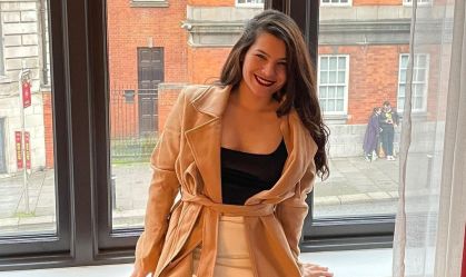 Brasileira morre em acidente envolvendo bicicleta elétrica e caminhão na Irlanda