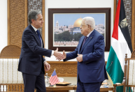Presidente da Autoridade Palestina pede interrupção imediata da guerra em reunião com Blinken